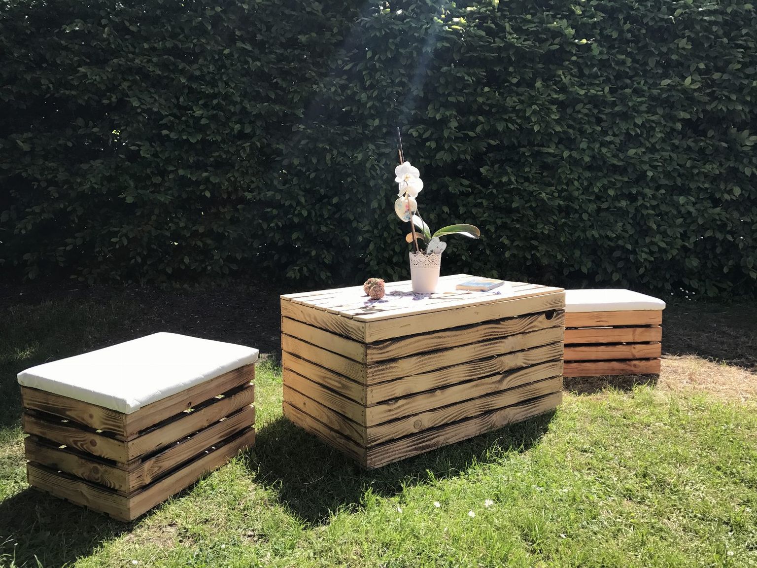 Coffre en bois flambé grand format 80 × 50 × 39 cm — édition printemps